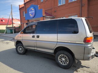 1997 Mitsubishi Delica IV, серебристый, 800000 рублей, вид 3