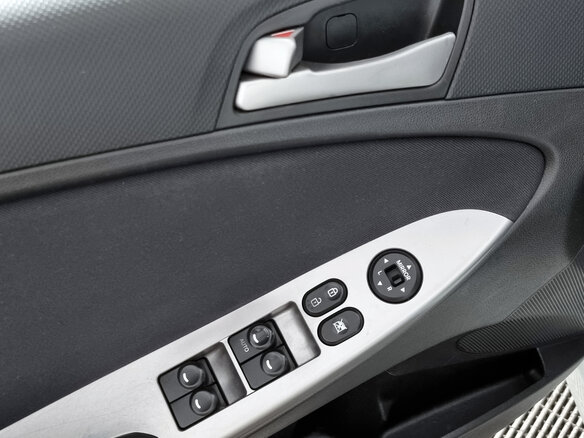 2014 Hyundai Solaris I Рестайлинг, белый, 1130000 рублей - вид 15