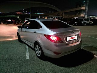 2013 Hyundai Solaris I, серебристый, 850000 рублей, вид 5