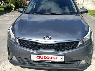 2020 Kia Rio IV Рестайлинг, серый, 1620000 рублей, вид 3