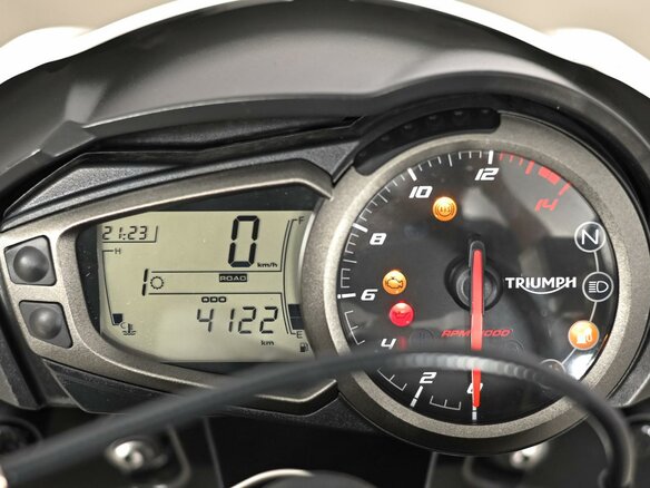 2020 Triumph Street Triple, белый, 799000 рублей - вид 8