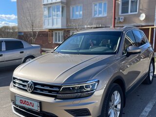 2017 Volkswagen Tiguan II, бежевый, 2950000 рублей, вид 2