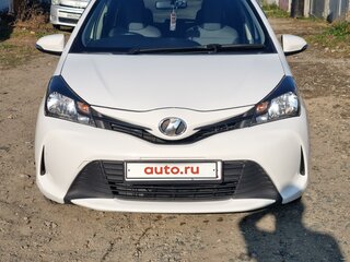 2016 Toyota Vitz III (XP130) Рестайлинг, белый, 925000 рублей, вид 2