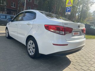 2016 Kia Rio III Рестайлинг, белый, 770000 рублей, вид 5