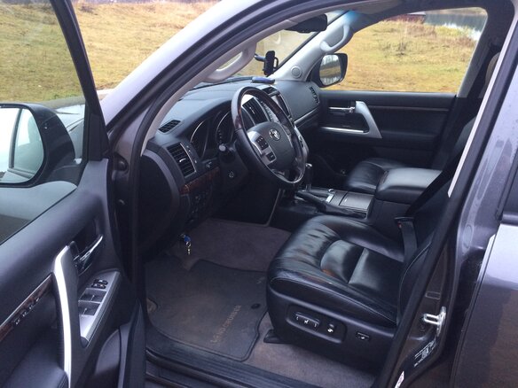 2012 Toyota Land Cruiser 200 Series Рестайлинг 1, серый, 4000000 рублей - вид 7