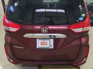 2017 Honda Freed II, красный, 1550000 рублей, вид 2