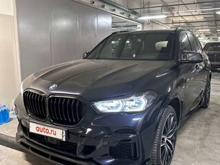 2021 BMW X5 M50i IV (G05/G18), чёрный, 5500000 рублей, вид 5