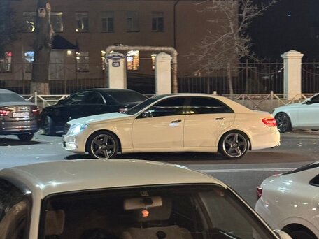 2011 Mercedes-Benz E-Класс 300 IV (W212, S212, C207), белый, 1300000 рублей, вид 5