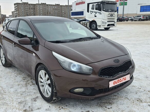2014 Kia Ceed II, коричневый, 810000 рублей - вид 2