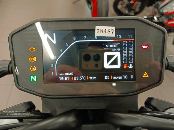 2023 KTM 790 Duke, серый - вид 19