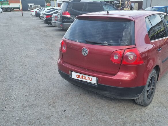 2007 Volkswagen Golf V, красный, 460000 рублей - вид 2