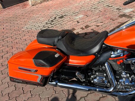 2022 Harley-Davidson CVO Road Glide, оранжевый, 3000000 рублей, вид 4