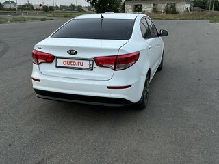 2016 Kia Rio III Рестайлинг, белый, 1230000 рублей, вид 4