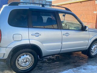 2012 Chevrolet Niva I Рестайлинг, серебристый, 550000 рублей, вид 3