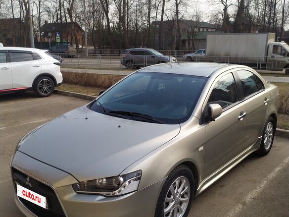 2011 Mitsubishi Lancer X Рестайлинг, бежевый, 1100000 рублей - вид 2