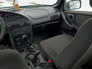 2013 Chevrolet Niva I Рестайлинг, серебристый, 830000 рублей, вид 2