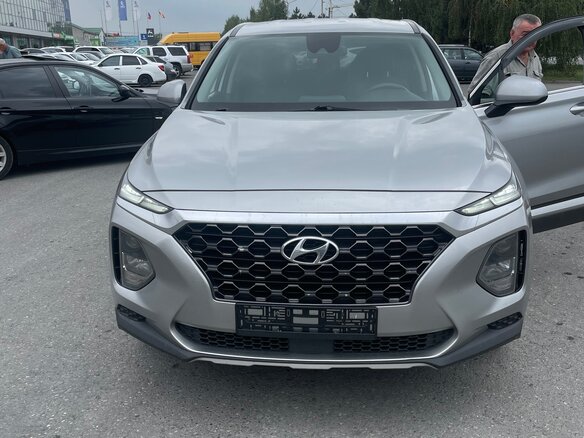 2020 Hyundai Santa Fe IV, серебристый, 3000000 рублей - вид 1