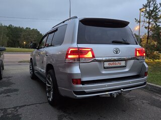 2012 Toyota Land Cruiser 200 Series Рестайлинг 1, серебристый, 3500000 рублей, вид 4