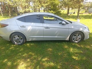 2019 Hyundai Avante VI Рестайлинг, серебристый, 2000000 рублей, вид 2