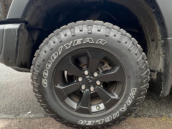 2023 Ram 1500 Quad Cab eTorque V, чёрный, 9150000 рублей - вид 10