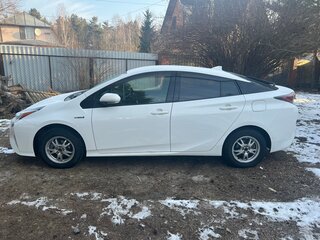 2016 Toyota Prius IV (XW50), белый, 1450000 рублей, вид 4