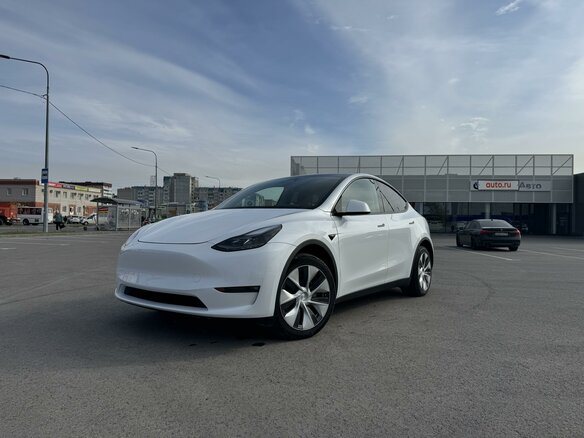 2023 Tesla Model Y Long Range I, белый, 5600000 рублей