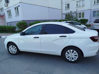2024 Lada (ВАЗ) Vesta I Рестайлинг (NG), белый, 1350000 рублей, вид 2