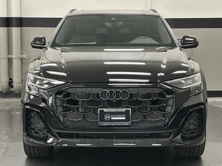 2023 Audi Q8 55 TFSI I (4M), чёрный, 11010311 рублей, вид 2