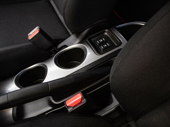 2011 Nissan Juke I, красный - вид 17