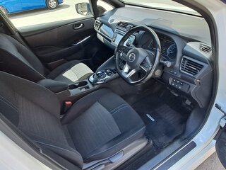 2017 Nissan Leaf II (ZE1), белый, 1550000 рублей, вид 5