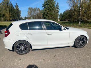 2010 BMW 1 серии 116i I (E81/E82/E87/E88) Рестайлинг, белый, 690000 рублей, вид 2