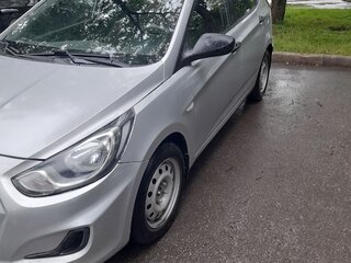2013 Hyundai Solaris I, серебристый, 1450000 рублей, вид 1