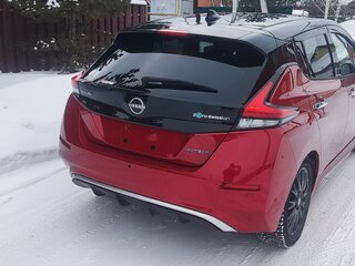 2021 Nissan Leaf II (ZE1), красный, 2920000 рублей, вид 4