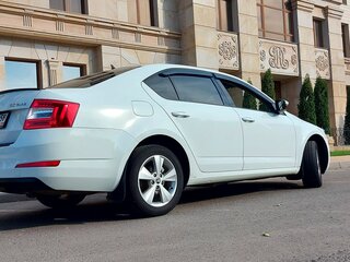 2015 Skoda Octavia III (A7), белый, 1350000 рублей, вид 2