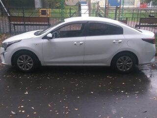 2021 Kia Rio IV Рестайлинг, белый, 1150000 рублей, вид 4