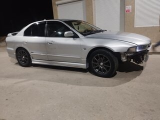 2002 Mitsubishi Galant VIII Рестайлинг, серебристый, 300000 рублей, вид 3