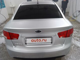 2010 Kia Cerato 6-speed II, серебристый, 800000 рублей, вид 3