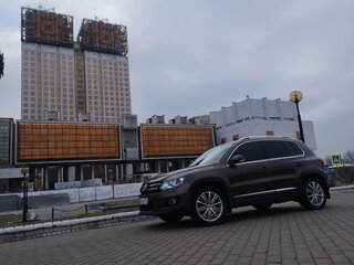 2014 Volkswagen Tiguan I Рестайлинг, коричневый, 1445999 рублей, вид 3