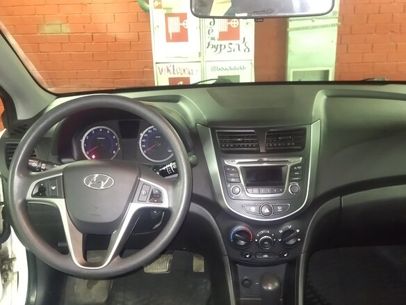 2016 Hyundai Solaris I Рестайлинг, белый, 1100000 рублей - вид 4