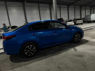 2019 Kia Rio IV, синий, 1550000 рублей, вид 2