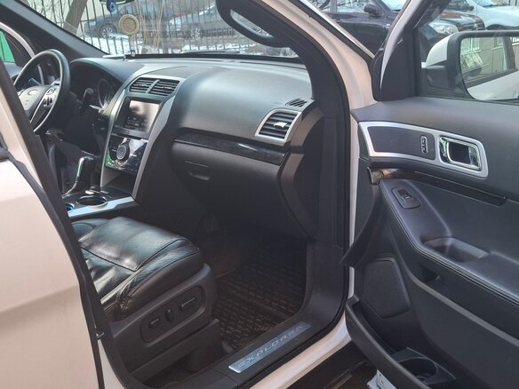 2012 Ford Explorer V, белый, 1770000 рублей - вид 25