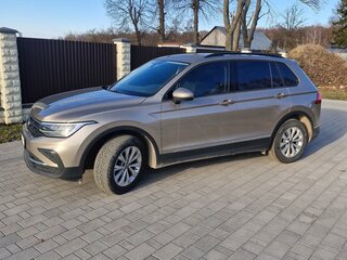 2021 Volkswagen Tiguan II Рестайлинг, золотистый, 2850000 рублей, вид 4