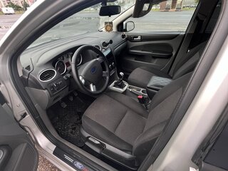 2010 Ford Focus II Рестайлинг, серебристый, 600000 рублей, вид 5