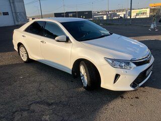 2015 Toyota Camry VII (XV50) Рестайлинг, белый, 2495000 рублей, вид 3