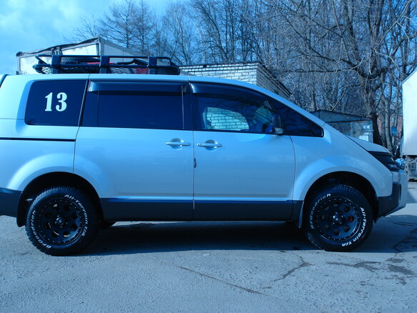 2009 Mitsubishi Delica, серый - вид 1