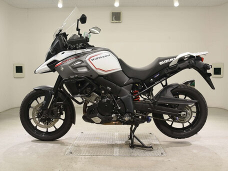 2018 Suzuki V-Strom 1000, белый, 900000 рублей, вид 2