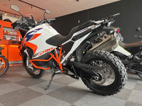 2023 KTM 1290 Super Adventure R, оранжевый, 1800000 рублей, вид 3