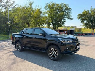 2017 Toyota Hilux VIII, чёрный, 3400000 рублей, вид 3