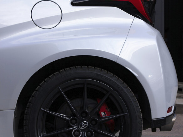 2021 Toyota Yaris IV, белый, 4490000 рублей - вид 7