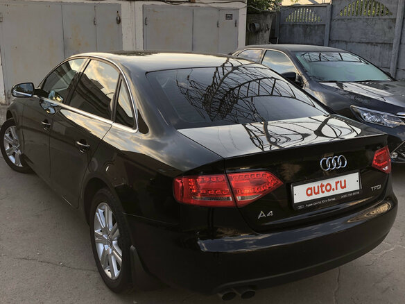 2011 Audi A4 IV (B8), чёрный - вид 2